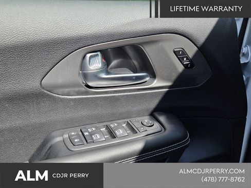 New 2026 Chrysler Pacifica Select image 27