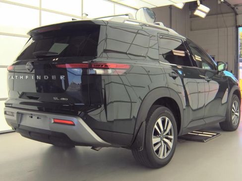 Used 2022 Nissan Pathfinder SL AWD/4WD image 3