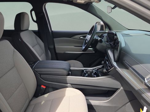 New 2026 Chevrolet Traverse LT w/ Driver Confidence Package FWD image 24