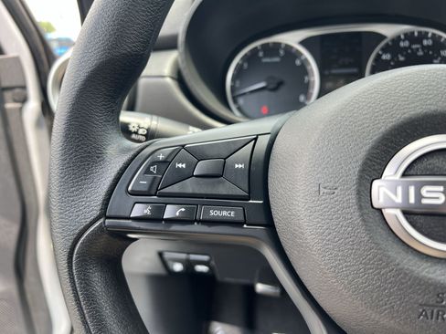 Used 2025 Nissan Versa S FWD image 32