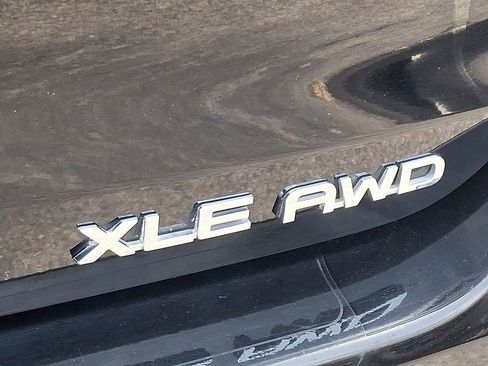 Used 2021 Toyota Highlander XLE image 31