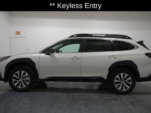 Used 2025 Subaru Outback Premium image 6