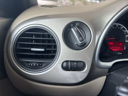 Used 2013 Volkswagen Beetle 2.5 image 16