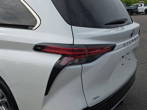 Certified 2021 Toyota Sienna Platinum AWD/4WD image 39