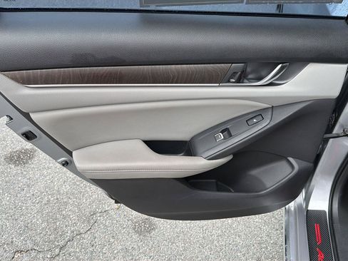 Used 2018 Honda Accord Touring image 17