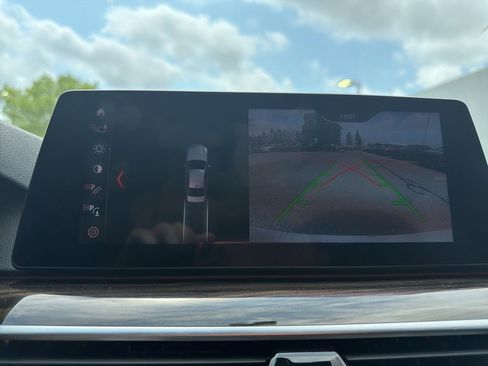 Used 2019 BMW 530i image 3