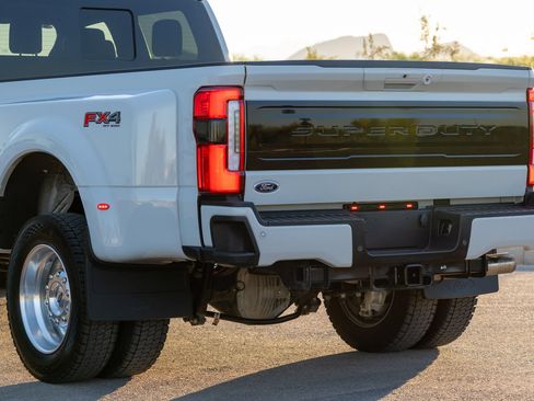 Used 2025 Ford F450 Platinum w/ FX4 Off-Road Package AWD/4WD image 6