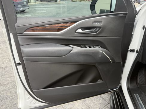Used 2023 Cadillac Escalade ESV Luxury RWD image 10
