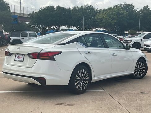 Used 2025 Nissan Altima 2.5 SV FWD image 4
