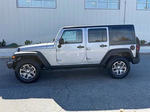 Used 2018 Jeep Wrangler Unlimited Rubicon w/ Connectivity Group image 6