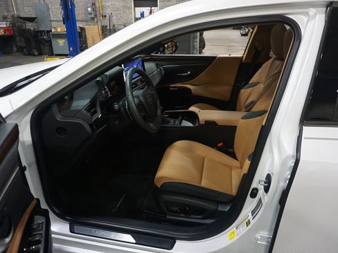 Used 2023 Lexus ES 350 w/ Premium Package FWD image 2