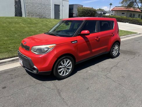 Used 2015 Kia Soul + w/ Audio Package FWD image 2