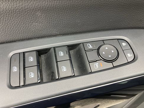 Used 2025 Nissan Pathfinder SV image 15