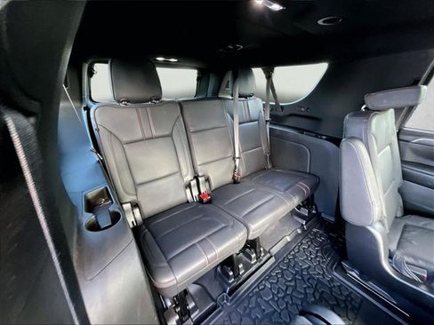 Used 2023 Chevrolet Suburban RST w/ Luxury Package RWD image 29