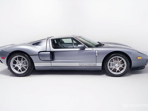 Used 2006 Ford GT RWD image 3