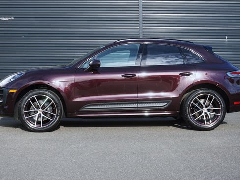 Certified 2023 Porsche Macan AWD/4WD image 2