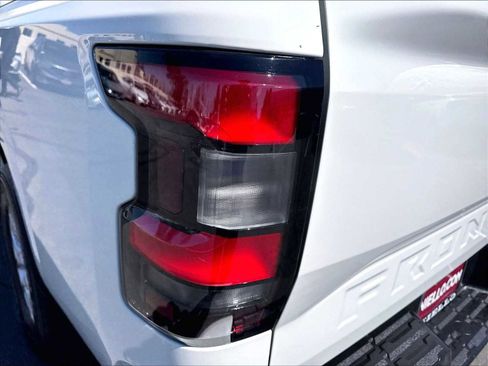 Used 2022 Nissan Frontier SV AWD/4WD image 29