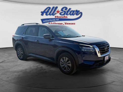 Used 2025 Nissan Pathfinder SV FWD image 3