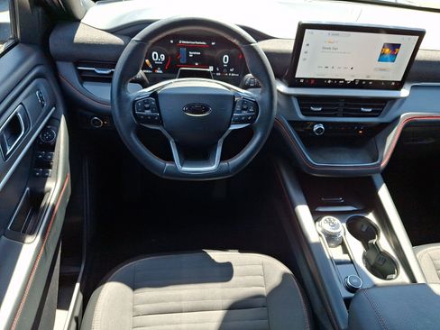 Used 2025 Ford Explorer ST-Line w/ ST-Line Street Pack AWD/4WD image 12