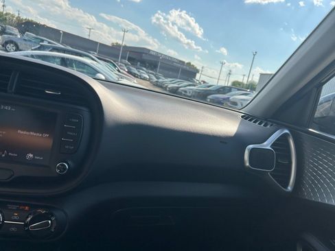 Used 2025 Kia Soul LX w/ LX Technology Package FWD image 30