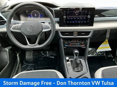 New 2026 Volkswagen Taos SE FWD image 12