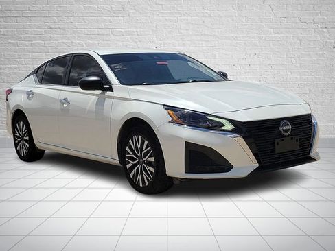 Used 2024 Nissan Altima 2.5 SV AWD/4WD image 6