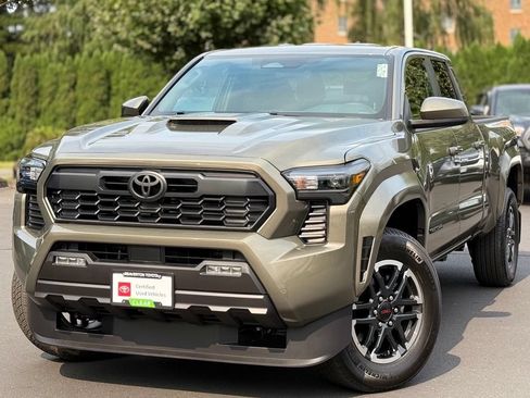 Certified 2025 Toyota Tacoma TRD Sport AWD/4WD image 1