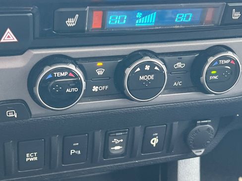 Used 2016 Toyota Tacoma TRD Off-Road image 19