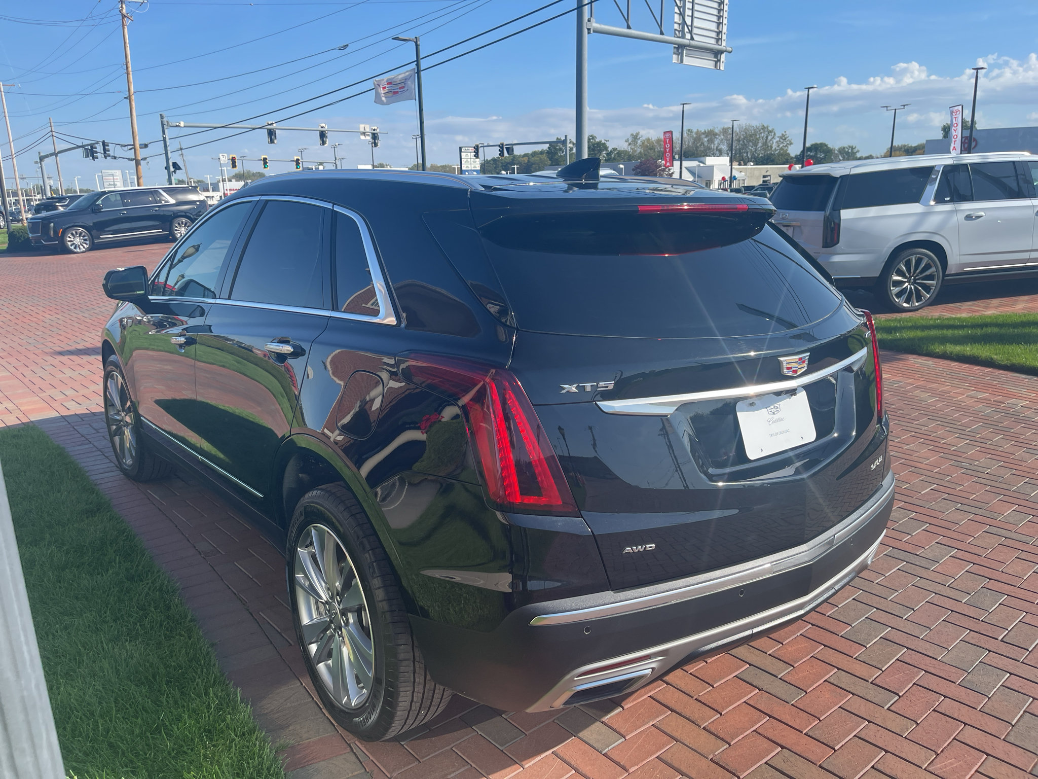 Used 2024 Cadillac XT5 Premium Luxury w/ Technology Package AWD/4WD image 10