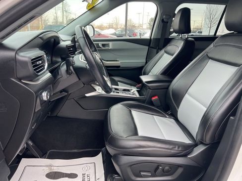 Used 2022 Ford Explorer XLT w/ Equipment Group 202A image 23