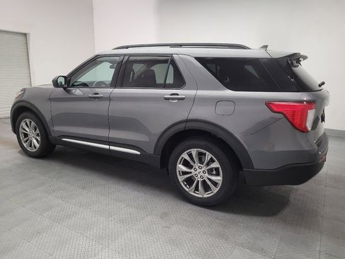 Used 2022 Ford Explorer XLT w/ Equipment Group 202A AWD/4WD image 3