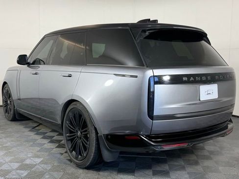 Certified 2025 Land Rover Range Rover SE image 3