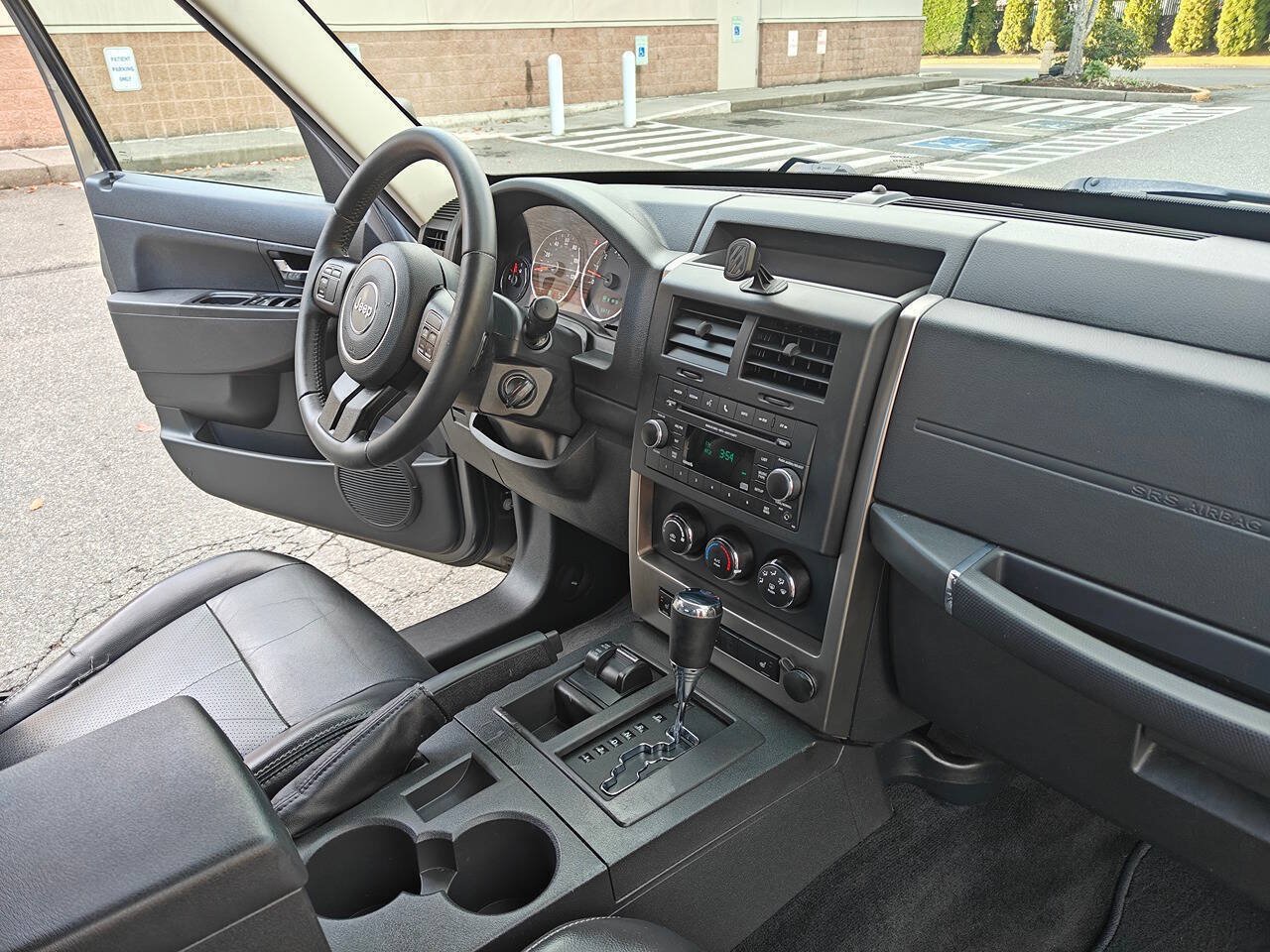 Used 2012 Jeep Liberty Sport AWD/4WD image 10