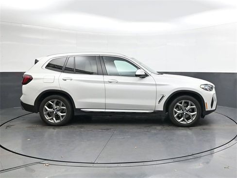 Used 2024 BMW X3 xDrive30i image 3