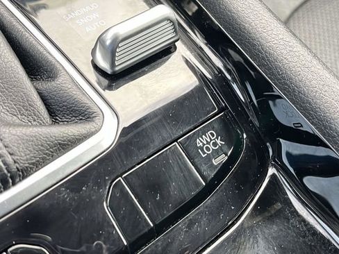 Used 2023 Jeep Compass Limited image 31