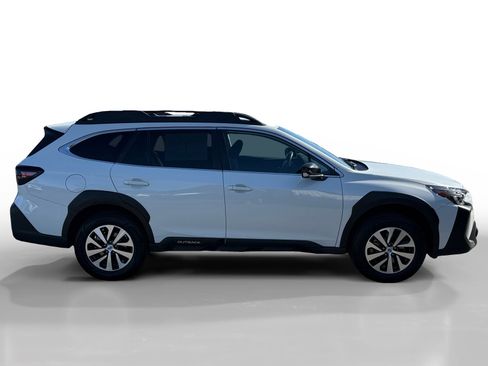 Used 2024 Subaru Outback Premium AWD/4WD image 6