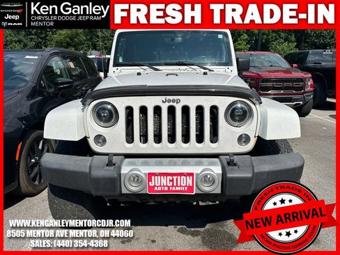 Used 2015 Jeep Wrangler Unlimited Sahara AWD/4WD image 2