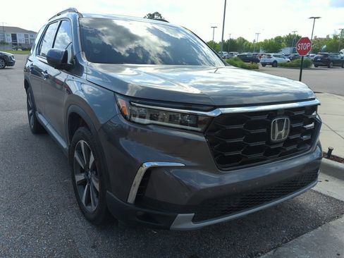 Certified 2023 Honda Pilot Elite image 2