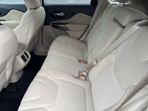 Used 2020 Jeep Cherokee Latitude image 16