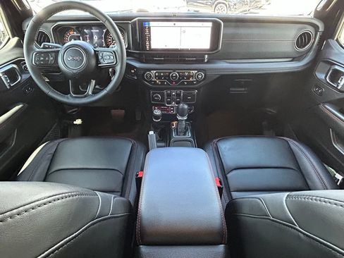 Used 2025 Jeep Wrangler Unlimited Rubicon AWD/4WD image 11