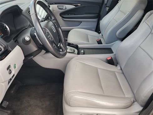 Certified 2018 Honda Pilot Touring image 11
