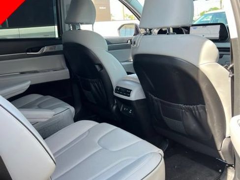 Used 2024 Hyundai Palisade SEL w/ Premium Package FWD image 4