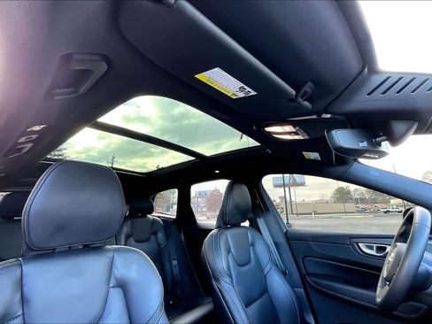 Used 2024 Volvo XC60 T8 Ultimate image 13