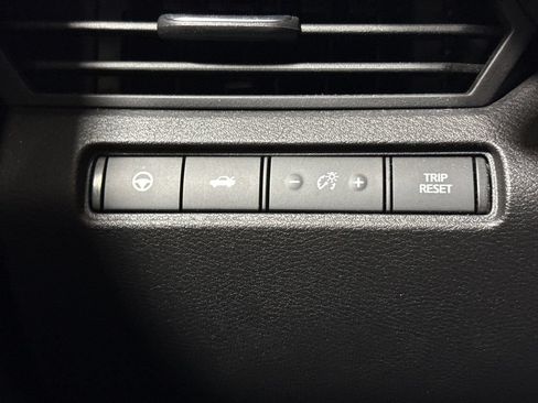 Used 2023 Nissan Altima 2.5 SV w/ SV Premium Package FWD image 19
