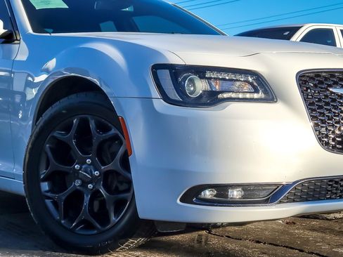 Used 2019 Chrysler 300 S image 3