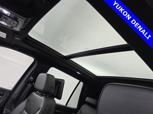 Used 2023 GMC Yukon Denali w/ Advanced Technology Package image 13