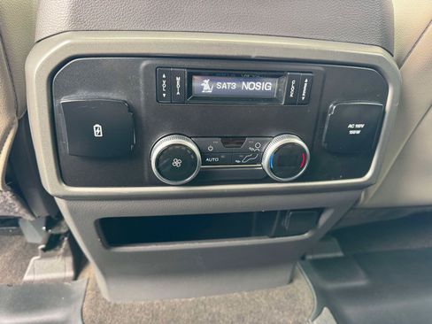 Used 2020 Ford Expedition XLT w/ Equipment Group 202A AWD/4WD image 20
