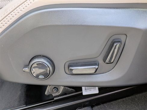 Used 2026 Volvo XC90 B6 Ultra w/ Lounge Package image 28