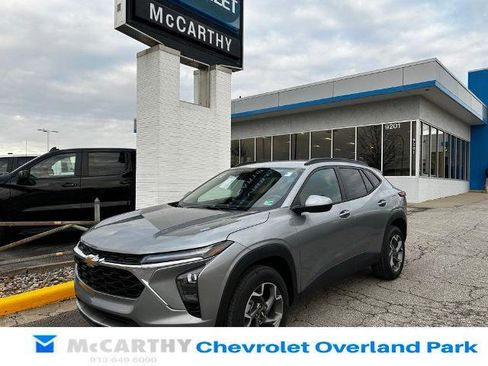 New 2025 Chevrolet Trax LT image 2