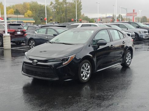 Used 2025 Toyota Corolla LE image 3